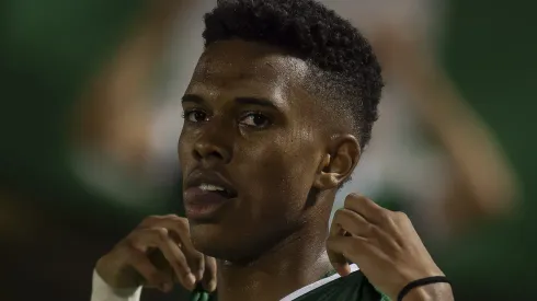 Estêvão jogador do São Bernardo comemora seu gol durante partida contra o Palmeiras no estádio Primeiro de Maio pelo campeonato Paulista 2025.