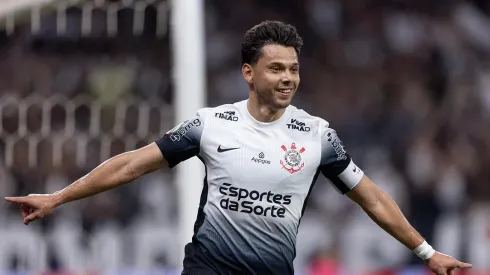 Romero, camisa 11, do do Corinthians cala torcedores que criticavam seu rendimento em campo e chegaram a alfinetar também seu companheiro de equipe, o jovem Garro