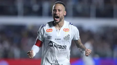 Neymar Jr. jogador do Santos durante partida contra o Água Santa