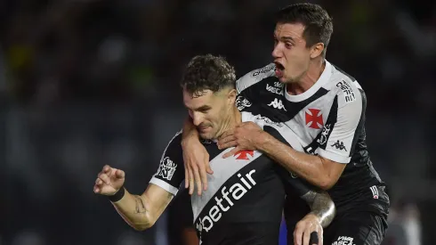 Vegetti jogador do Vasco comemora seu gol durante partida contra o Botafogo -Foto: Thiago Ribeiro/AGIF