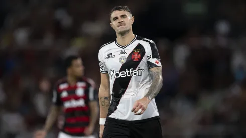 Vegetti, jogador do Vasco, lamenta durante partida contra o Flamengo, pelo Campeonato Carioca. Foto: Jorge Rodrigues/AGIF.