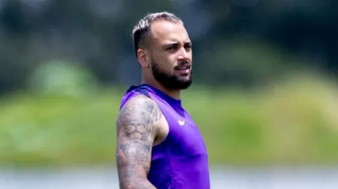 Maycon durante treino no CT Joaquim Grava