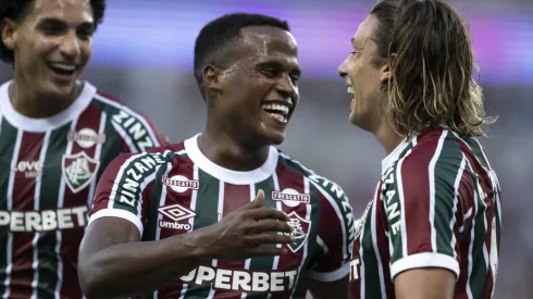 Canobbio jogador do Fluminense comemora seu gol com Jhon Arias jogador da sua equipe durante partida contra o Volta Redonda no estádio Maracanã pelo campeonato Carioca 2025. Foto: Jorge Rodrigues/AGIF