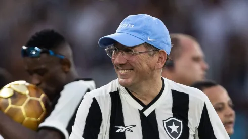 John Textor comemora titulo com jogadores do Botafogo. Foto: Ruano Carneiro/Alamy Live News