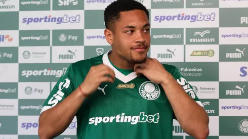 Vitor Roque durante sua apresentação na Academia de Futebol. Foto: Cesar Greco/SEP