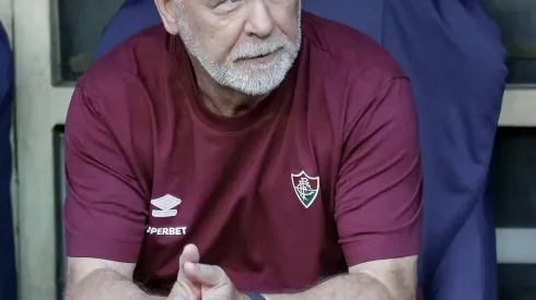 Mano Menezes, técnico do Fluminense está sentindo a pressão, pois a torcida tricolor cobrou a estreia de joia uruguaia, Joaquin Lavega