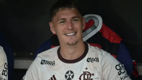 Varela vai renovar com o Flamengo – Foto: Thiago Ribeiro/AGIF