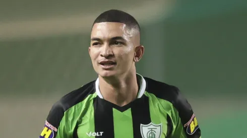 Lateral do América-MG durante a partida contra o Cruzeiro.