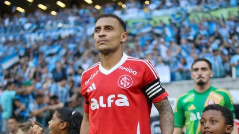 Alan Patrick foi o capitão do Inter no jogo de ontem (8)