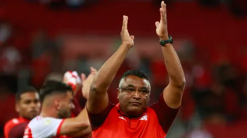 Roger Machado está confiante no título, mas mantém os pés no chão