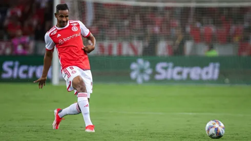 Fernando jogador do Internacional – Foto: Maxi Franzoi/AGIF