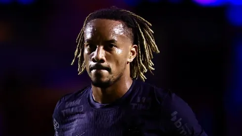 Carrillo pode desfalcar o Corinthians -Foto: Marcello Zambrana/AGIF.