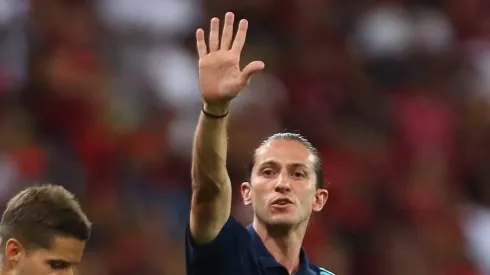 Filipe Luís va renovar com o Flamengo após o Carioca