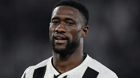 Bastos jogador do Botafogo – Foto: Thiago Ribeiro/AGIF