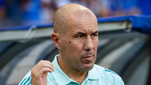 Leonardo Jardim, técnico do Cruzeiro comandando equipe – Foto: Gustavo Aleixo/Cruzeiro