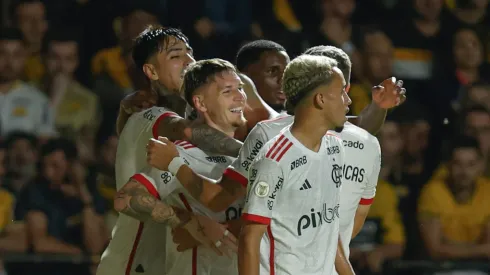 Varela é alvo do Santos para a temporada