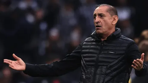 Ramón Díaz não tem mais margem para erros no Corinthians.