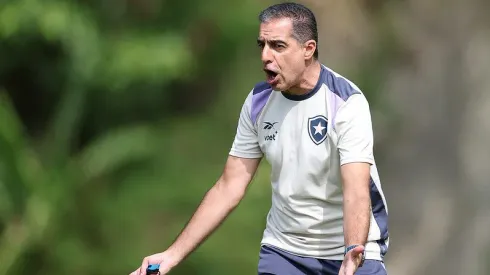 Renato Paiva no comando do Botafogo. Foto: Vitor Silva/Botafogo