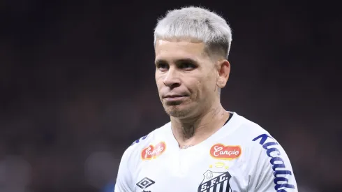 Pedro Caixinha tira Soteldo dos titulares do Santos