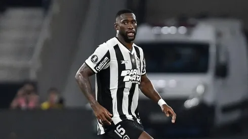 Bastos pelo Botafogo em partida da Libertadores. Foto: A.PAES / Alamy Stock Photo