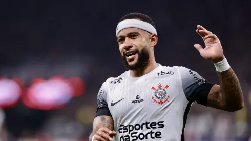 Depay em jogo pela Copa Libertadores