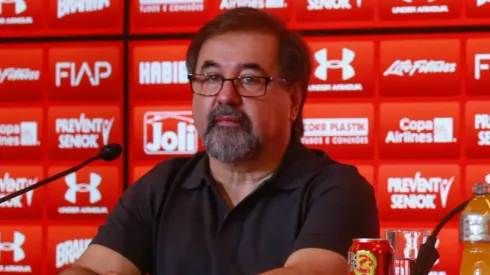 Marco Aurélio Cunha durante coletiva de imprensa no CT da Barra Funda.