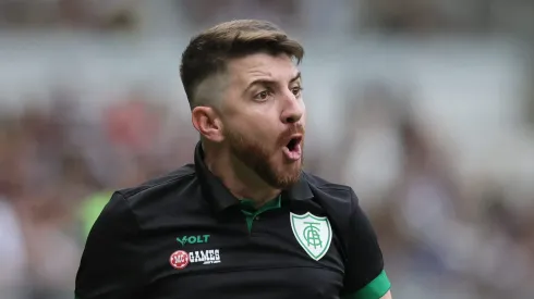 William Batista reclamando durante os 90 minutos.