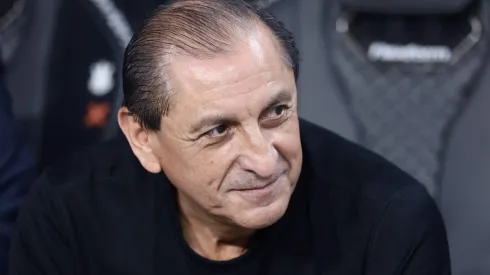 Ramón Díaz durante partida entre Corinthians e Santos, pela semifinal do Campeonato Paulista, na Neo Química Arena.