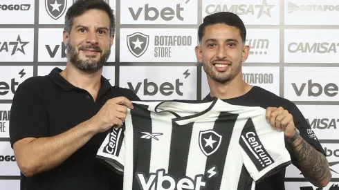 Santiago Rodríguez aguarda para fazer sua estreia com a camisa do Botafogo