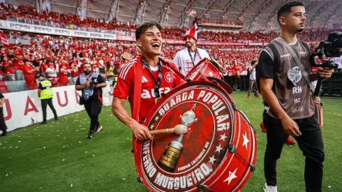 Alexandro Bernabei, jogador do Internacional durante partida contra o Gremio no estadio Beira-Rio pelo campeonato Gaucho 2025. Foto: Maxi Franzoi/AGIF