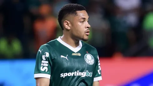 Vitor Roque em ação pelo Verdão