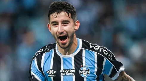 Torcida aprova Villasanti no Santos – Foto: Maxi Franzoi/AGIF.