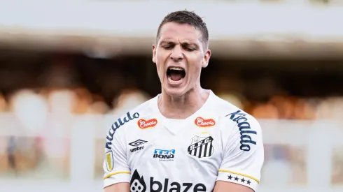 Furch está sem espaço no Santos – Foto: Abner Dourado/AGIF.