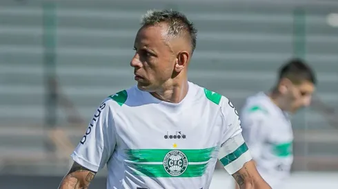 Rafinha jogador do Coritiba durante partida contra o Maringa no estadio Willie Davids pelo campeonato Paranaense 2025.