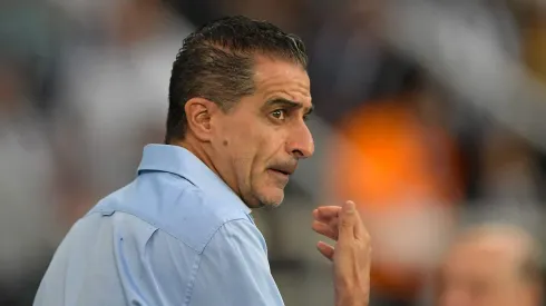 Renato Paiva projeta estreia na Libertadores