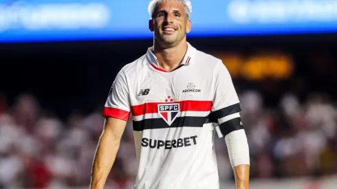 SP – SAO PAULO – 17/02/2024 – PAULISTA 2024, SAO PAULO X BRAGANTINO – Calleri jogador do Sao Paulo lamenta durante partida contra o Bragantino no estadio Morumbi pelo campeonato Paulista 2024. Foto: Reinaldo Campos/AGIF