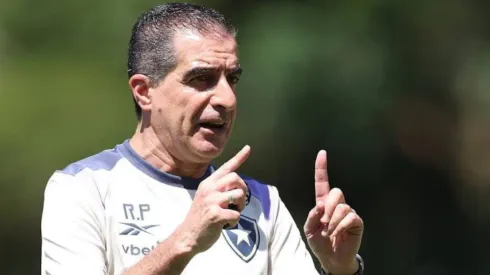 Renato Paiva durante treinamento no Botafogo – Foto: Vitor Silva/Botafogo
