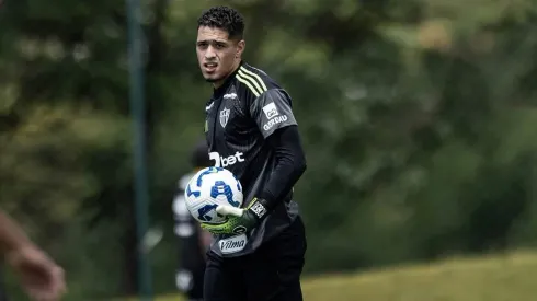 Robert, jovem goleiro destaque da base do Atlético Mineiro subiu para o profissional e deve disputar titularidade com Everson na temporada