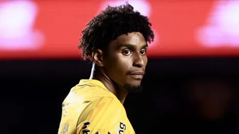 Hugo Souza em ação pelo Corinthians – Foto: Marcelo Zambrana/AGIF