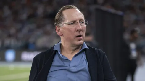 Textor faz pagamento para evitar transfer ban