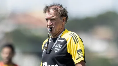 Cuca durante treino na Cidade do Galo