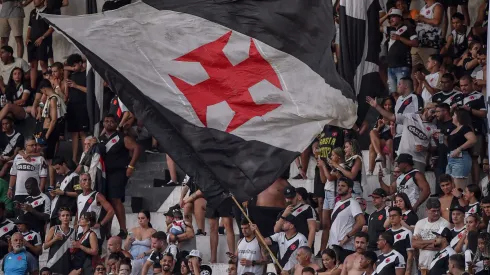 Torcida do Vasco durante partida contra Botafogo no estádio São Januário pelo campeonato Carioca 2025. Foto: Thiago Ribeiro/AGIF
