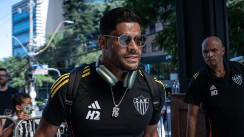 Hulk durante chegada do elenco atleticano ao hotel.