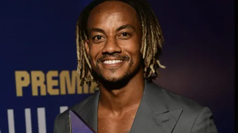 André Carrillo durante premiação do Campeonato Paulista. Foto: Alexandre Battibugli/Ag. Paulistão