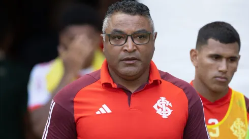 Roger Machado é campeão gaúcho 2025 e está invicto na temporada