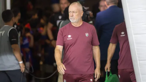 Mano Menezes técnico do Fluminense durante partida contra o Fortaleza no estádio Arena Castelão pelo campeonato Brasileiro A 2025.