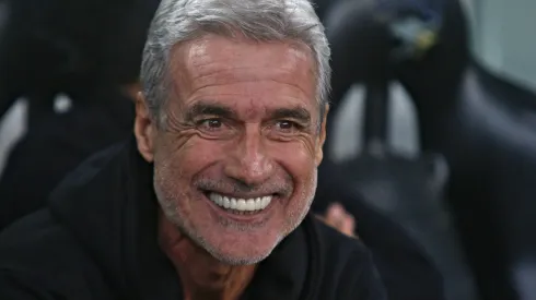 Luís Castro é um dos técnicos que agradam a Mário Bittencourt no Fluminense