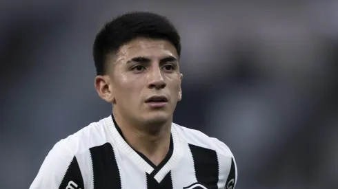 RJ – RIO DE JANEIRO – 09/11/2024 – BRASILEIRO A 2024, BOTAFOGO X CUIABA – Thiago Almada jogador do Botafogo durante partida contra o Cuiaba no estadio Engenhao pelo campeonato Brasileiro A 2024.