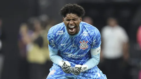 Hugo Souza vai desfalcar o Corinthians.