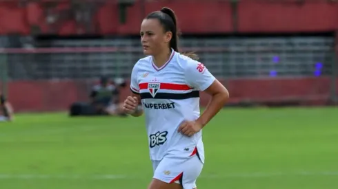 Camilinha, meia-atacante do São Paulo foi alvo de críticas da torcida após gol contra que deu vantagem no empate para as adversárias do Cruzeiro no Brasileirão Feminino
